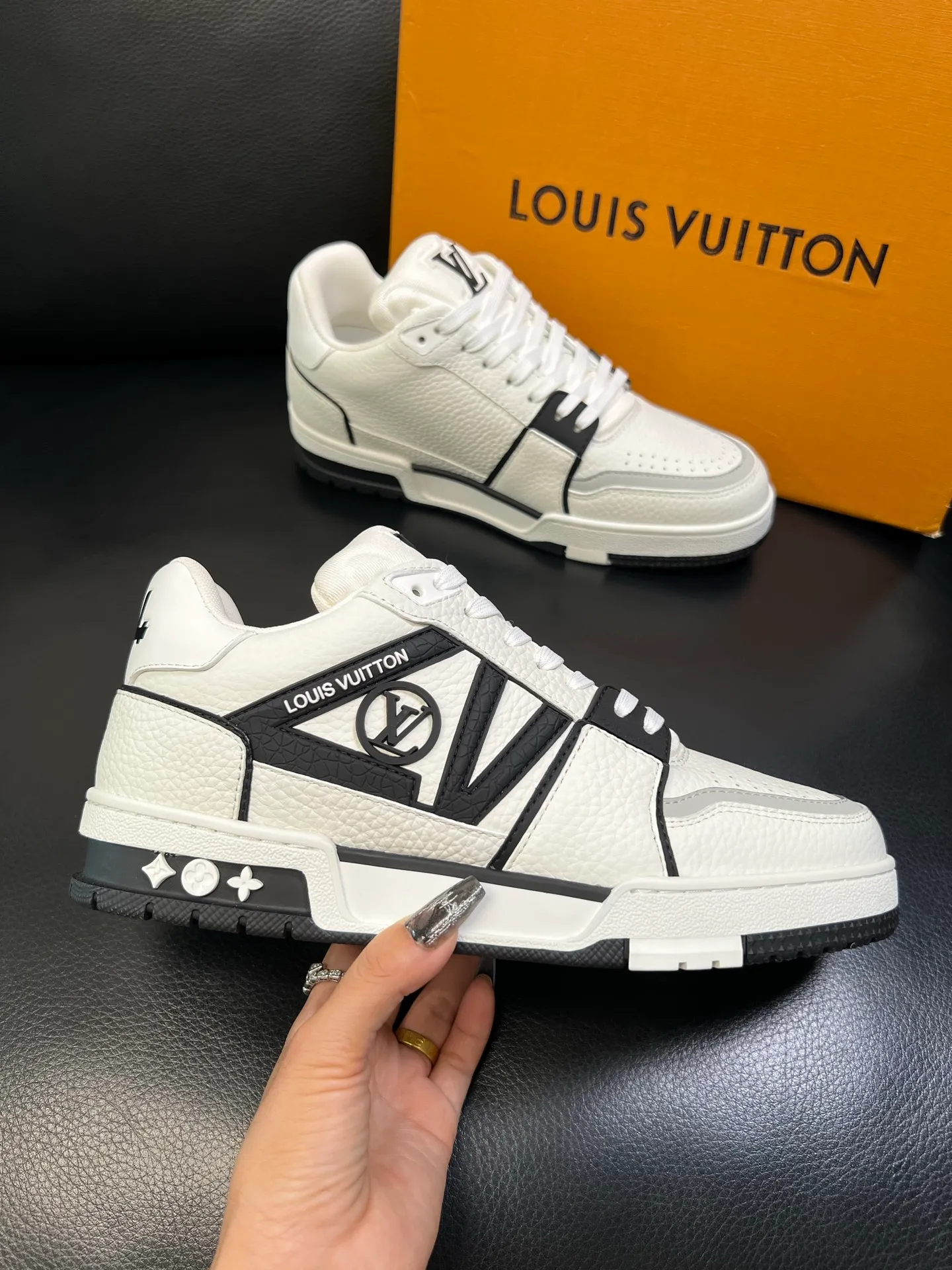 Men's shoes 💰900 Lv top purchasing agent Louis Vuitton, sports sneakers counter synchronization, uppers imported from Italy, high-quality splicing colorful complex crafts, imported mesh pads are soft and comfortable, soles: original soles specially provided by the original factory, T men's shoes 💰U exclusive movable molded soles super comfortable, original factory and single goods, high quality, welcome to compare, code number 39-44 (customized 38 45)